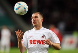 中国足球职业俱乐部球员转会政策调整，那年起中国足协对运动员的转会又有了新的规定