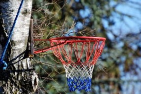 热血男儿肩负中国篮球使命，热血男儿是什么歌